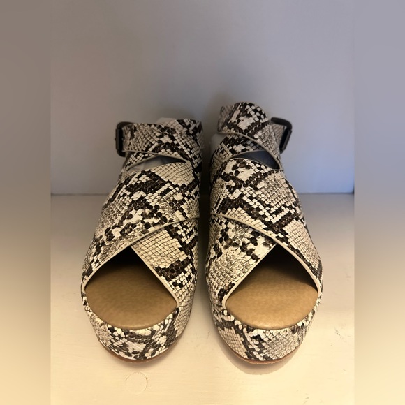 Boutique by Corkys Snakeskin print wedge - Picture 4 of 6